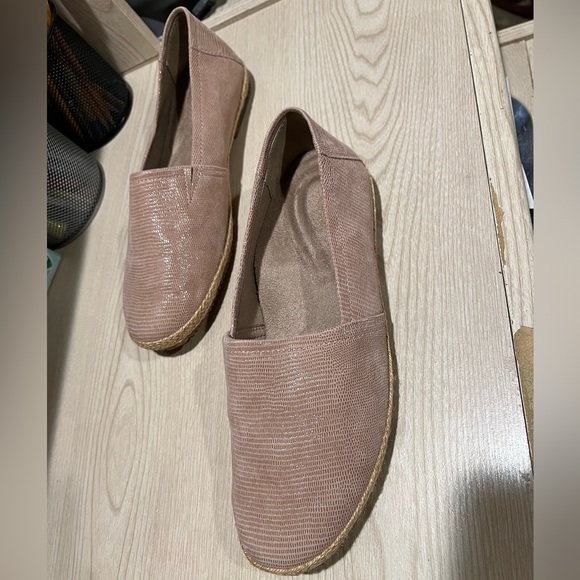 Aetrex Worldwide Blush Snake Slip on Shoes - Picture 6 of 6